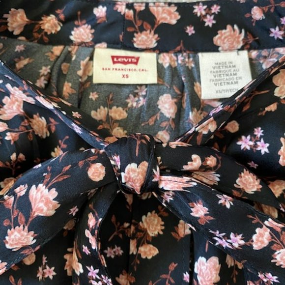 Levi's Marianna Button-Up Black Floral Blouse Size XS - Picture 3 of 4